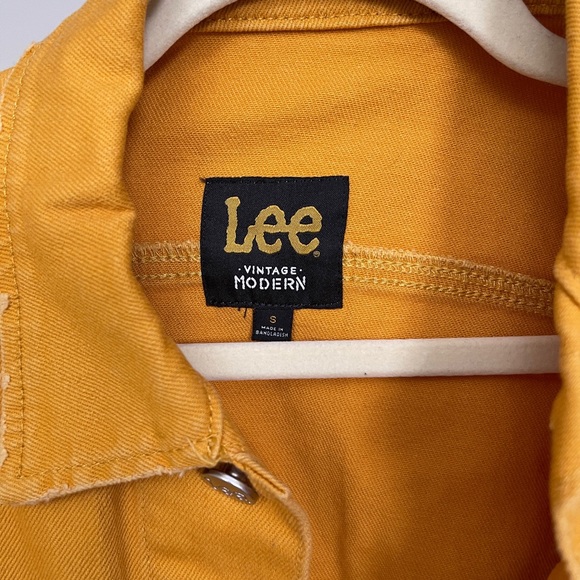 Lee
Vintage Modern Rider Jacket and Jeans - Picture 5 of 10